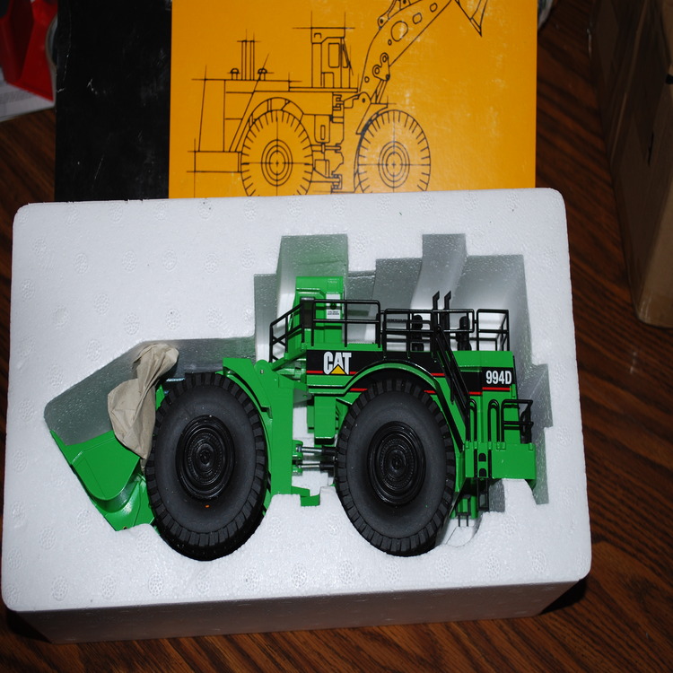 Caterpillar 994D wheel loader Green Caterpillar 994D wheel loader Green