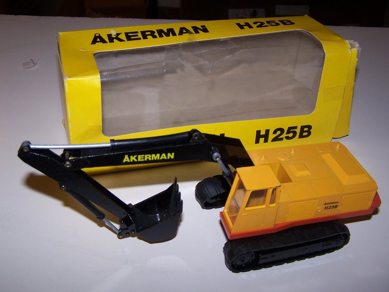 Akerman H25B excavator - Click Image to Close
